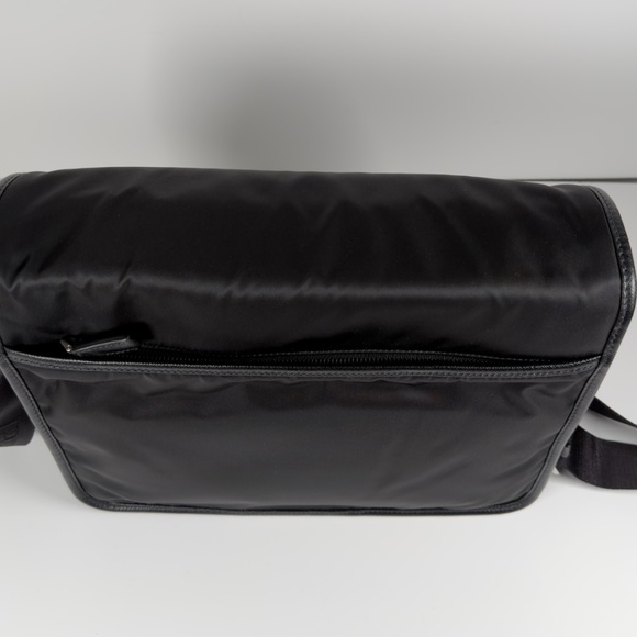 Brand new Prada Re-Nylon and Saffiano leather shoulder bag in black. - Picture 4 of 6